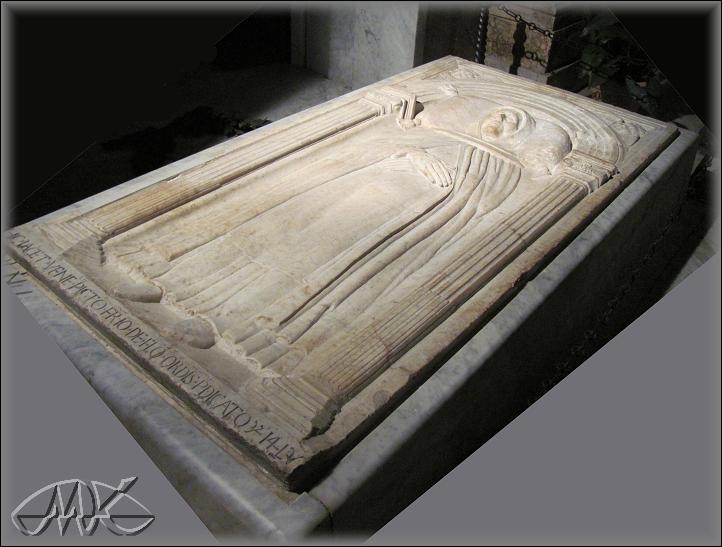 náhrobek dominikánského mnicha a známého florentského malíře fresek Fratera Angelica, který zemřel v roce 1455