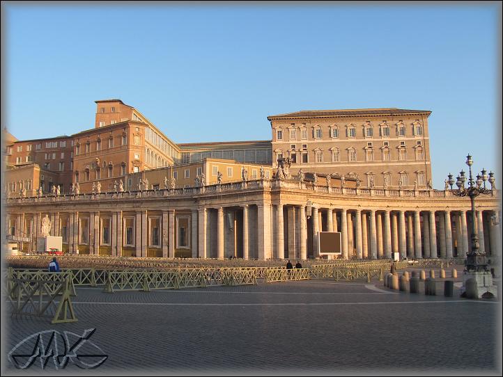 svatopetrské náměstí v ranním sluníčku