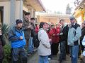 poutní dům Velehrad - testujeme vysílačku a příjem signálu do sluchátek, budeme-li se pak pohybovat do 40 metrů od otce Roberta, uslyšíme vše, co nám bude vykládat