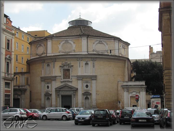 San Bernardo alle Terme byl postaven v roce 1598 a původně dán do správy francouzským cisterciákům, po francouzské revoluci byla budova i s přilehlým klášterem věnována kongregaci svatého Bernarda z Clairvaux, jemuž je kostel zasvěcen - stavba má podobnou konstrukci jako Pantheon
