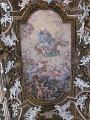 stropní freska Giovanniho Domenica Cerrinho iznázorňuje Pannu Marii vítězící nad bludy a pád neposlušných andělů
