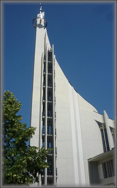 kostel byl postaven v 90. letech podle projektu brněnského architekta a malíře Ludvíka Kolka