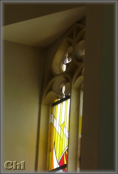 jedno z oken, které bylo vzaito z původní gotické stavby