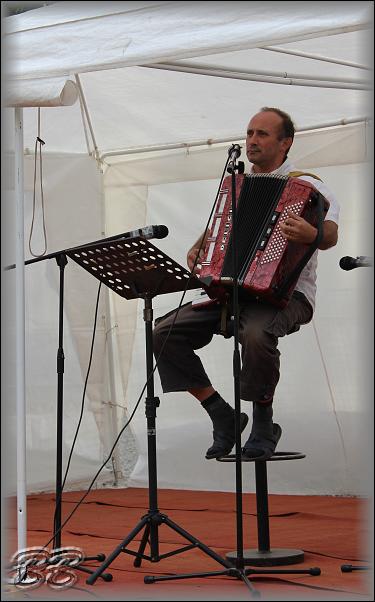 Jožka Gabarík s harmonikou