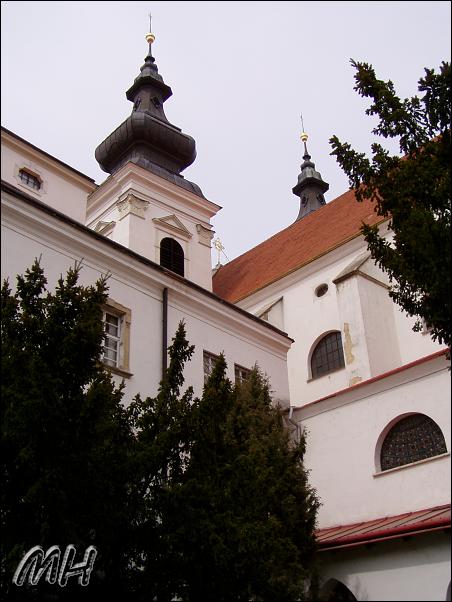 Pohled na kostel ze dvora