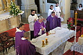 při eucharistické modlitbě se kněží střídají