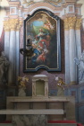 svatostánek na hlavním oltáři zústane prázdný a všechna plátna jsou odnesena