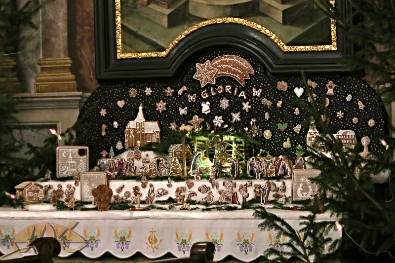 perníkový betlém na bočním oltáři