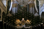 klasická výzdoba hlavního oltáře