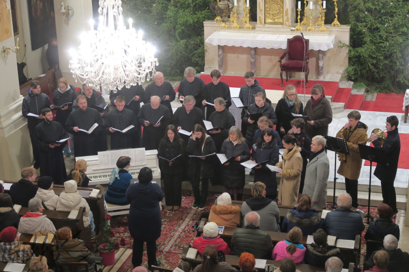 opět skladba s doprovodem lesního rohu a saxofonu