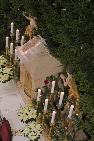 hlavní oltář z bočního kůru