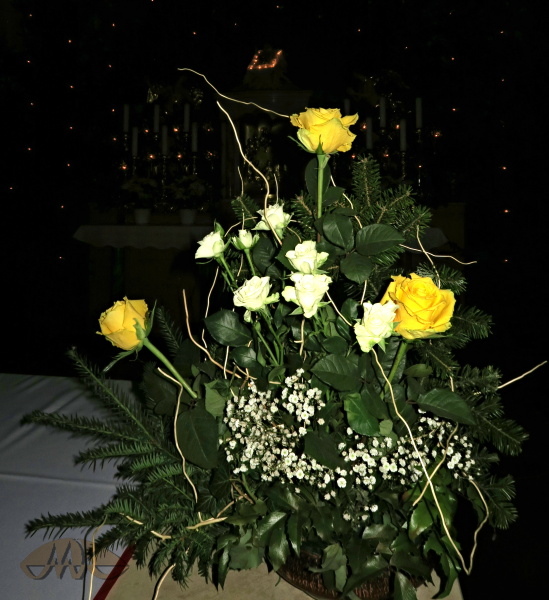 ikebana na obětním stole