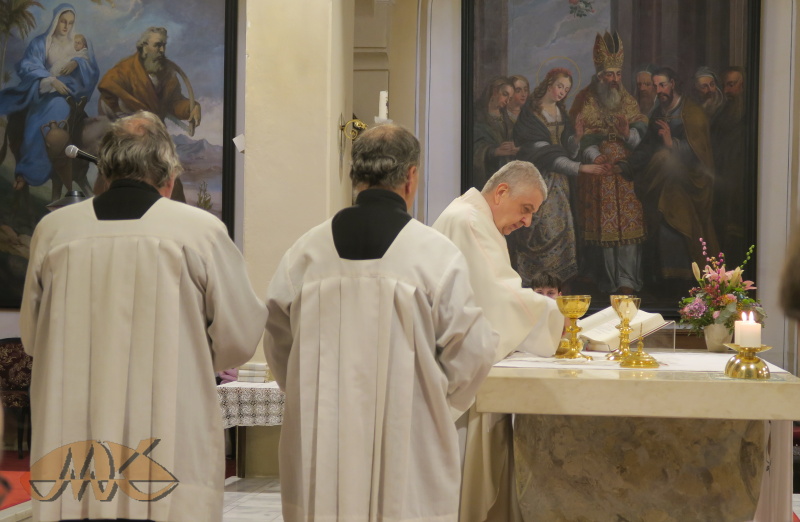 hostií se dnes proměňuje dvojnásobek, i na zítřek