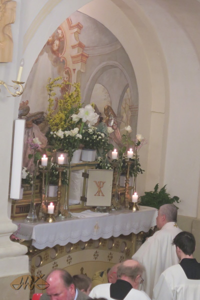 chvíle tiché adorace