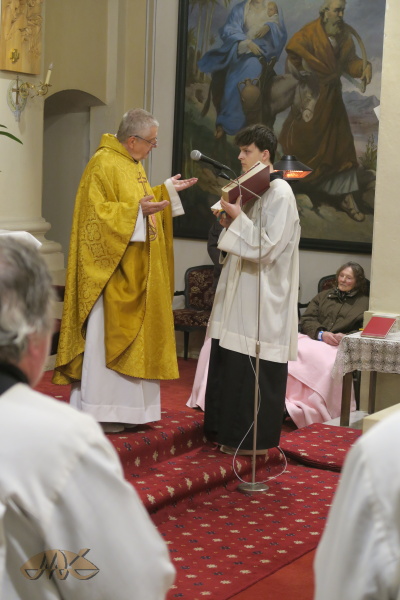 čtení ze Starého zákona jsou prokládána žalmy a modlitbami