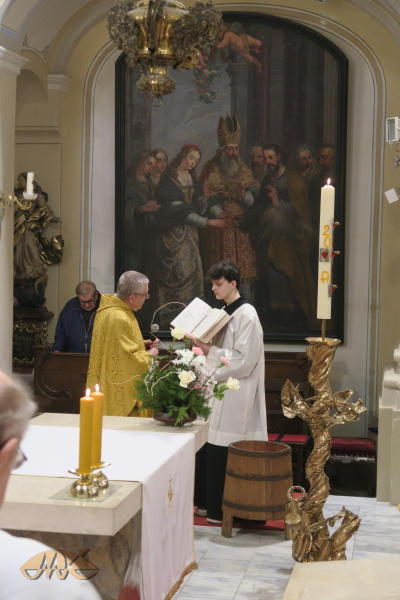 bude požehnán pramen křestní vody