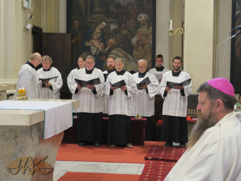 schola zpívá žalm