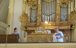 na kůru je připravena Bára na Panis Angelicus