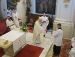 na závěr ještě noví akolyté dostávají dekret